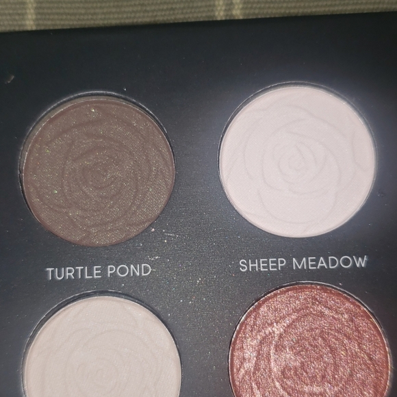 Laura Geller Face, Eye and Cheek Palette - Picture 2 of 9